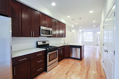4th image of 2309 E Oakdale St