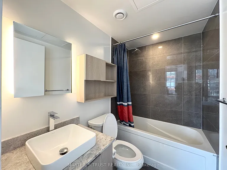 501 Yonge St #2105 — Photo 16