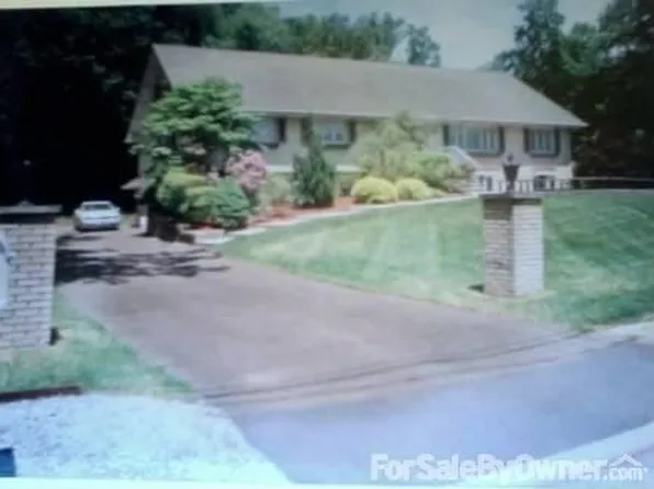 719 Ginger Ln, Franklin Lakes, NJ 07417