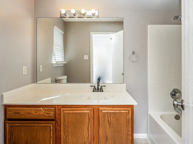 2504 Castle Ridge Dr — Photo 12