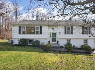 4 Stonewall Farm Rd, Mahopac, NY 10541