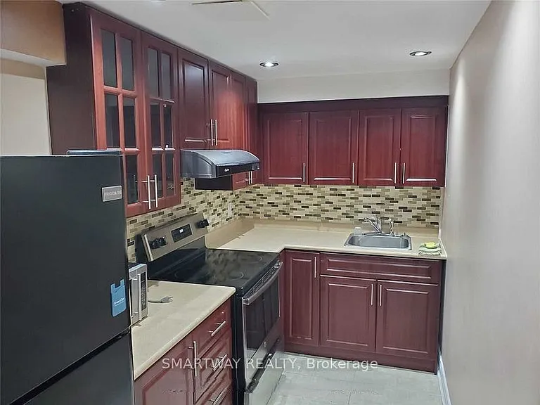 495 Meadowridge Ct #BASEMENT — Photo 2