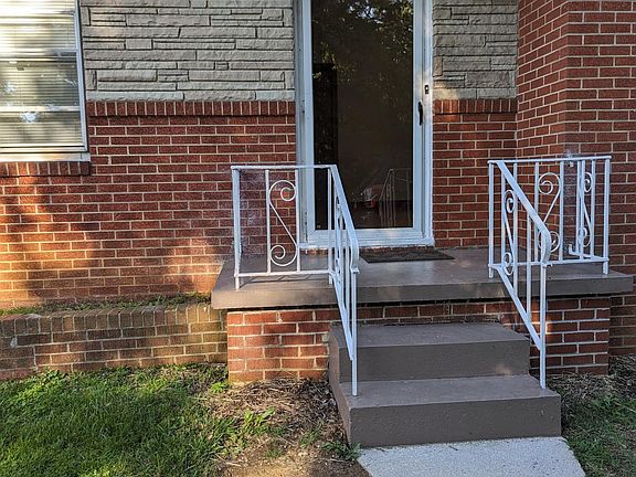 3rd image of 902 N Fairmont Ave