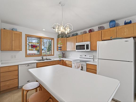 4th image of 473 Cedar Ct
