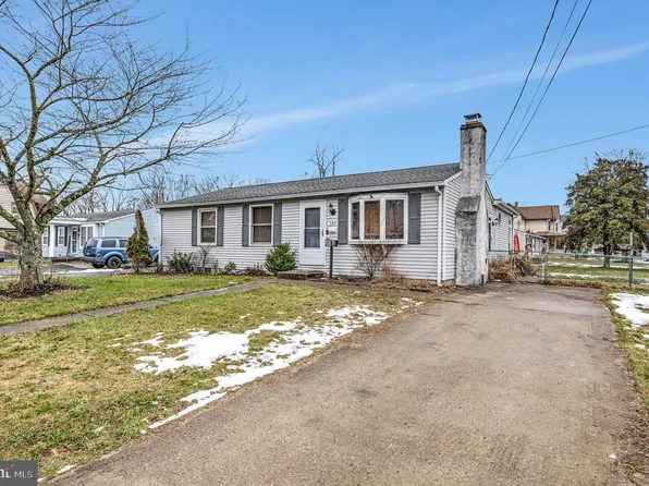 107 W Center St, Clayton, NJ 08312