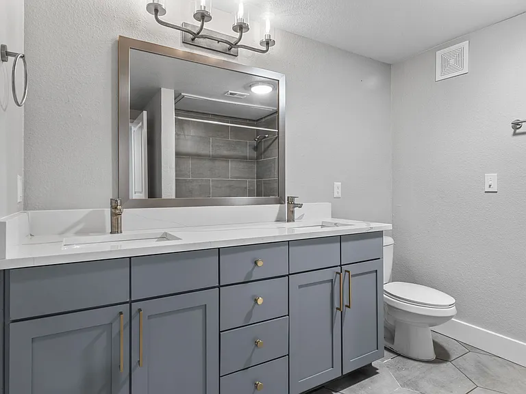 Oakville Apartments — Photo 19