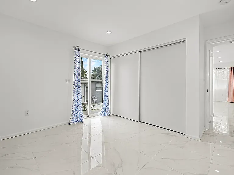 10924 Woodward Ave — Photo 9