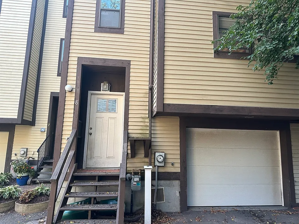36 Irving St #8