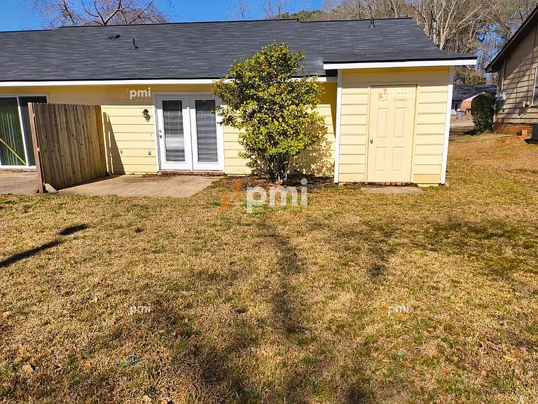 102 Peachtree Ct #A — Photo 9