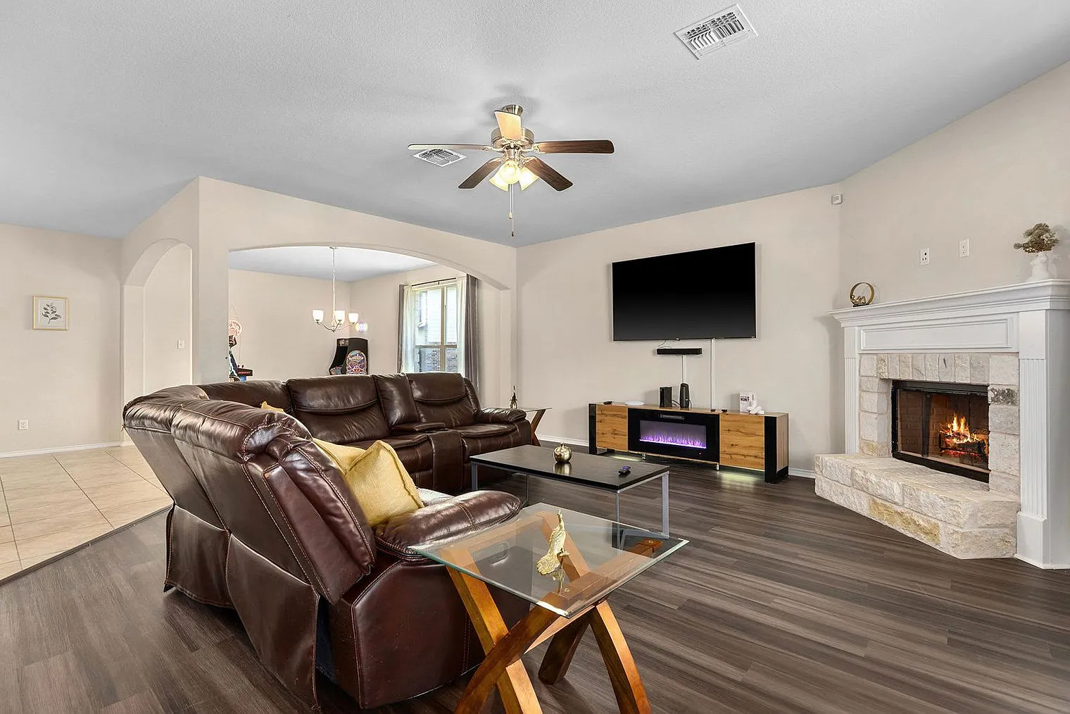 4 bed, 3.0 bath, 3013 sqft, $7,824 — Photo 3