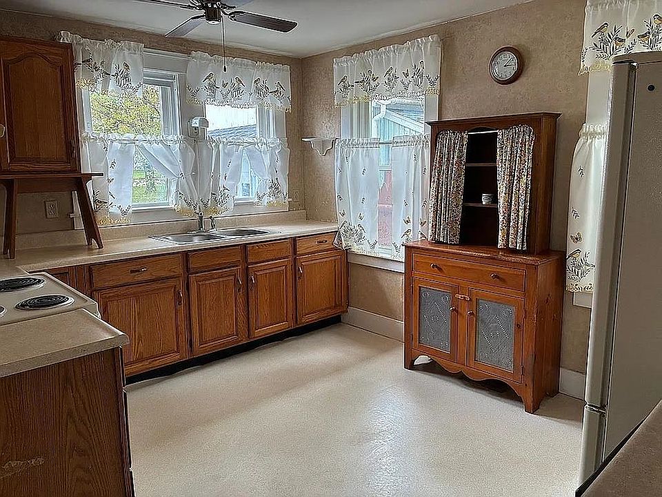 2nd image of 10 Pleasant Street