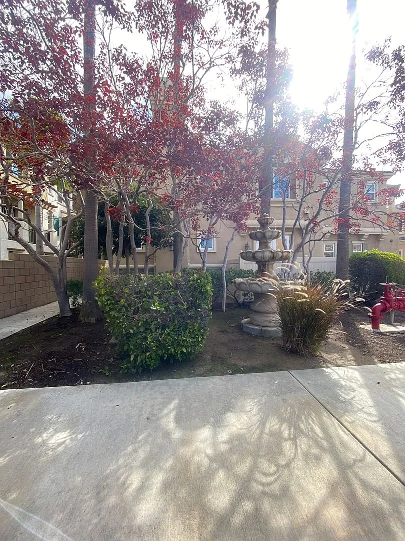 3 Bedroom and 2 and Half Bathroom End Unit Condo with Air Conditioning — Photo 2