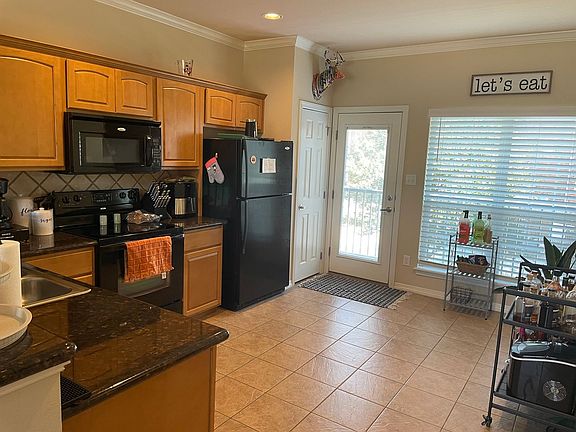 5th image of 305 Holleman Dr #605