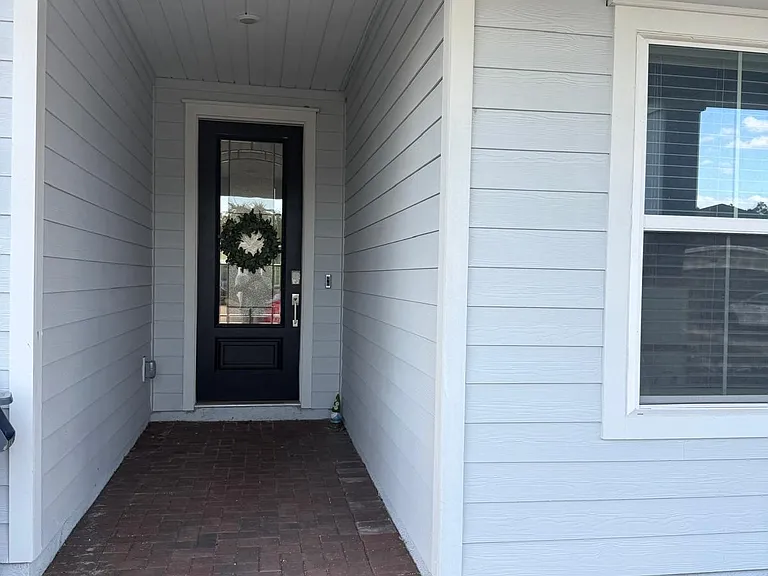 195 Seaforth Dr — Photo 2