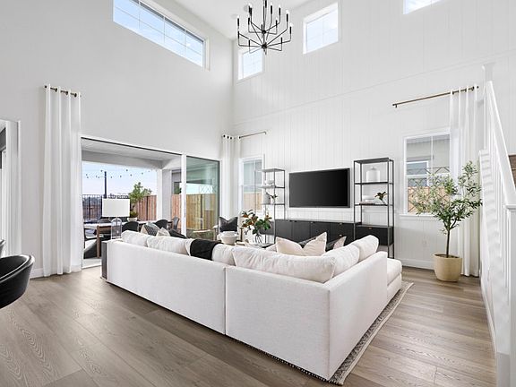 Gathering room with expansive ceilings