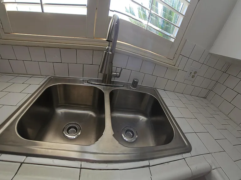 2272 Toluca Dr — Photo 13