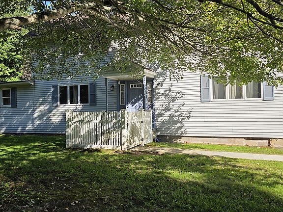 5th image of 704 Belchertown Rd