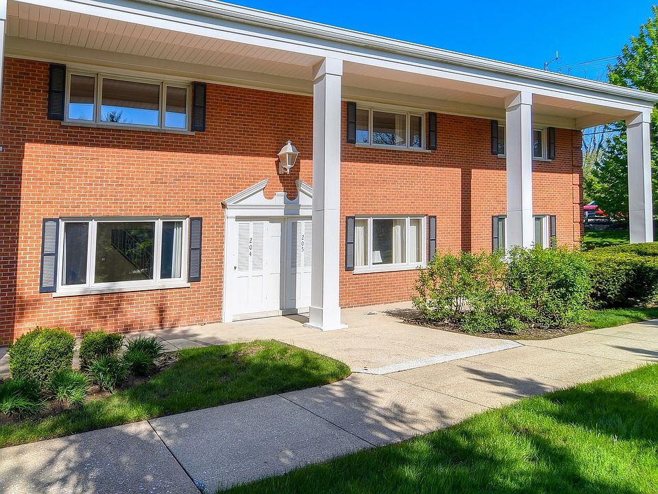 1st image of 204 Chanticleer Ln #204