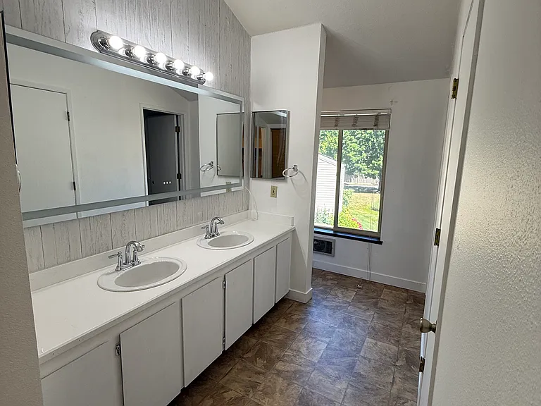9917 SW Trapper Ter — Photo 20