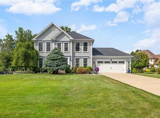 30 Thornapple Ln, Orchard Park, NY 14127