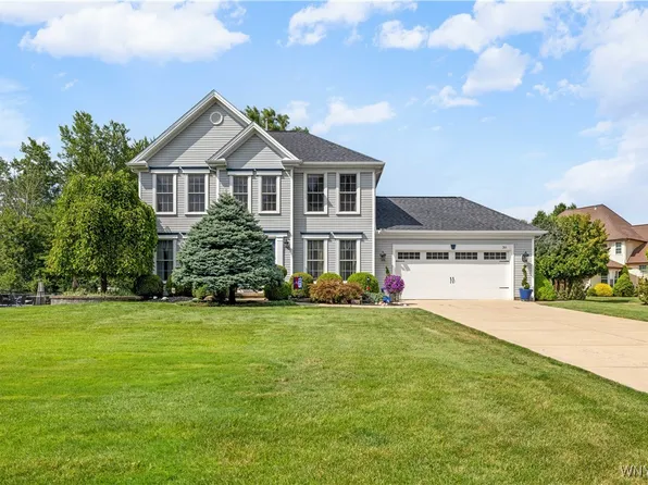 30 Thornapple Ln, Orchard Park, NY 14127