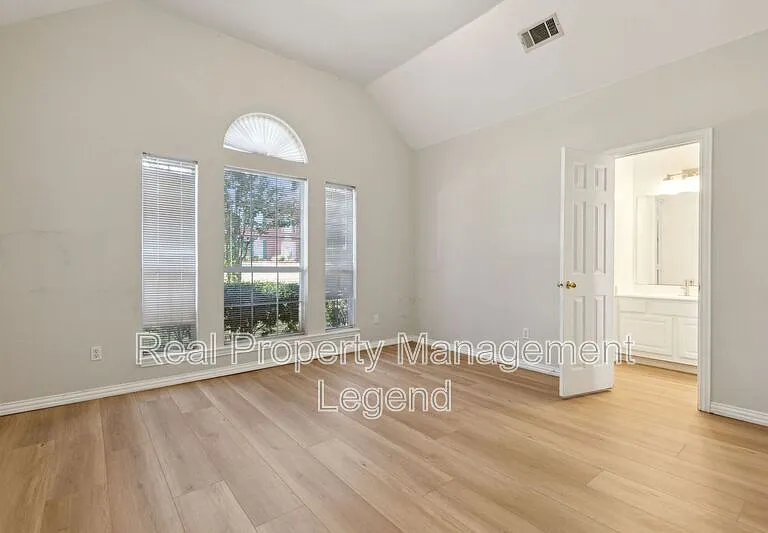 8012 Greenwood Dr — Photo 22