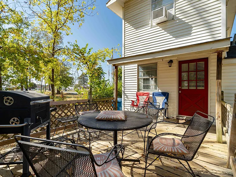 315 SW F St — Photo 16