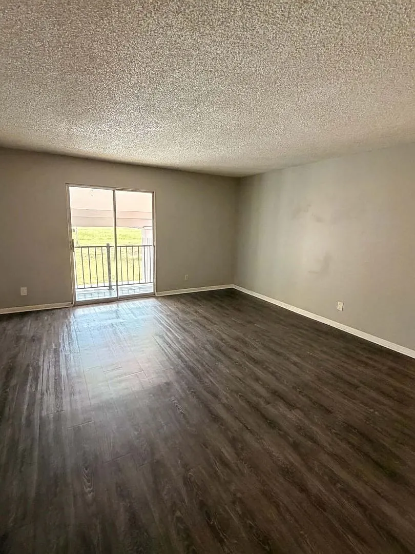 River Street Apartments — Photo 3