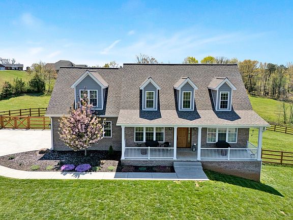 3rd image of 111 Halsey Ct