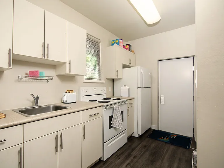 634 Broadway Ave #3 — Photo 8