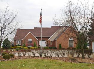 26823 E River Rd, Grosse Ile, MI 48138