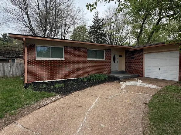 1190 Cheyenne Dr, Florissant, MO 63033