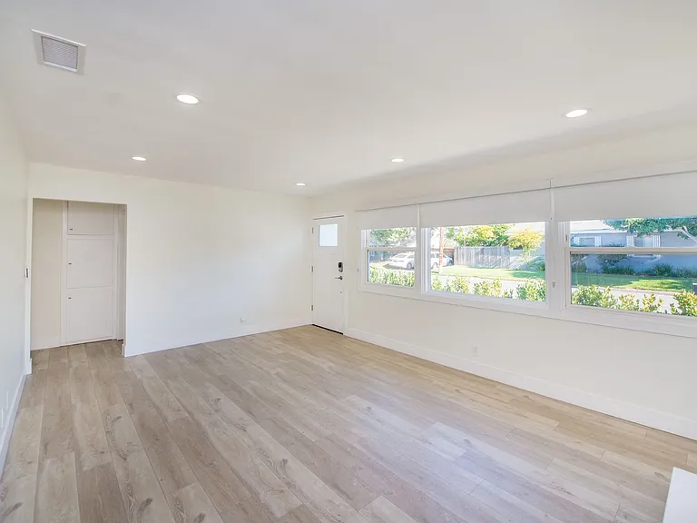 2253 Elden Ave — Photo 7