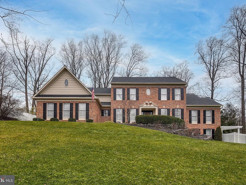 1st image of 106 Asquithoaks Ln