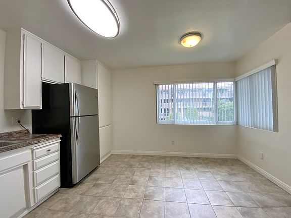 Eat-in Kitchen