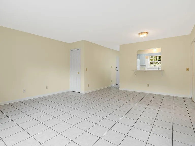 Mount Clare Avenue Apartments — Photo 2