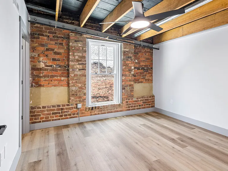 213 E Main St — Photo 9