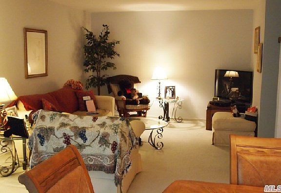 4th image of 30 Pearsall Ave APT 3B