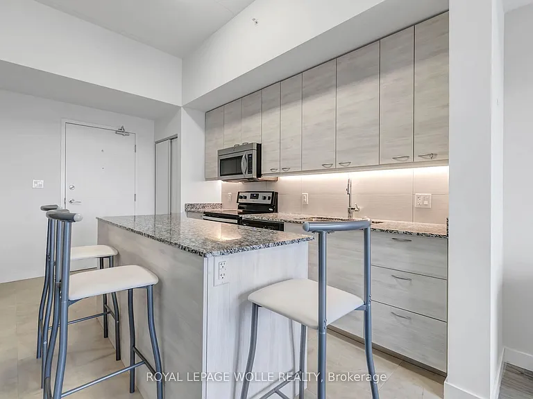 280 Lester St #812 — Photo 5