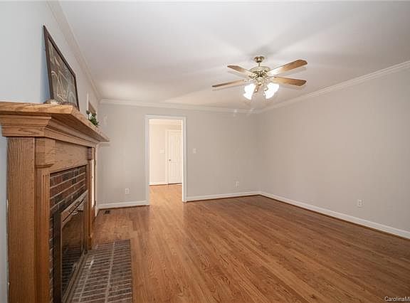 5th image of 300 Farmstead Ln