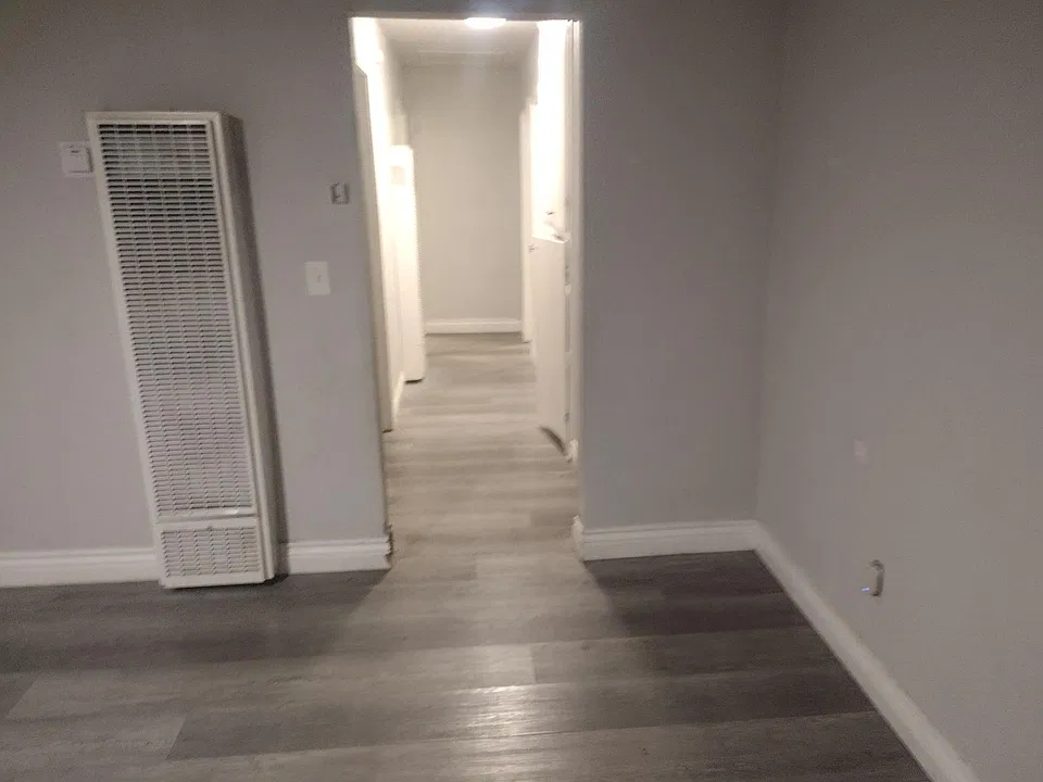 939 E Navajo St