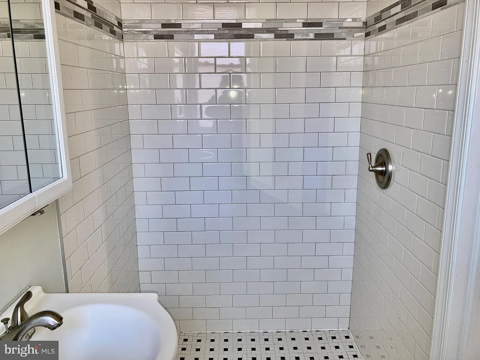 Studio, 650 sqft, $1,100 — Photo 3