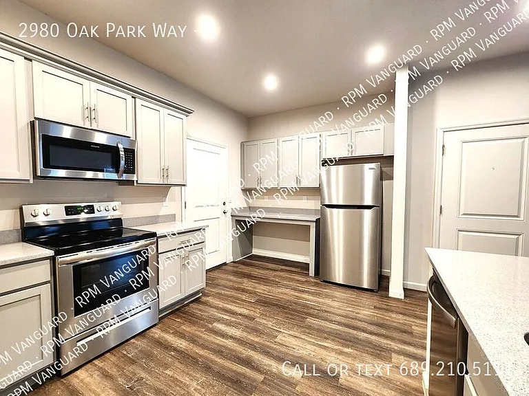 2980 Oak Park Way #B — Photo 3