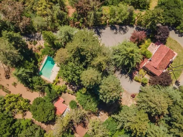 19941 Sunset Dr, Saratoga, CA 95070