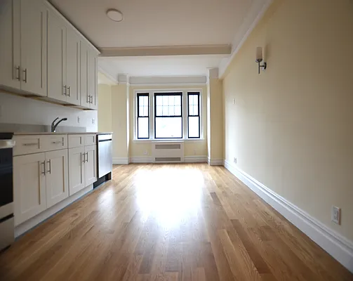 Rented by Manhattan Realty Group | media 3