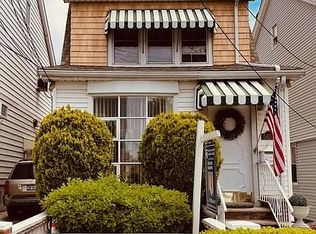 5455 64th St, Maspeth, NY 11378