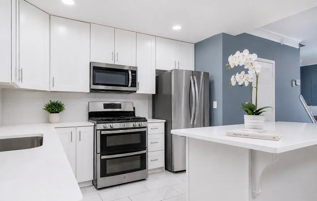 2 bed, 2.5 bath, 1160 sqft, $2,150 — Photo 4