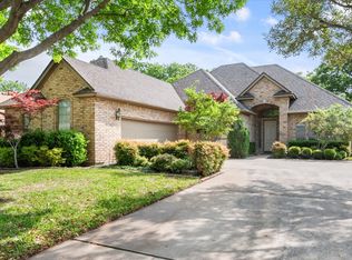 2102 Sapphire Dr, Arlington, TX 76017