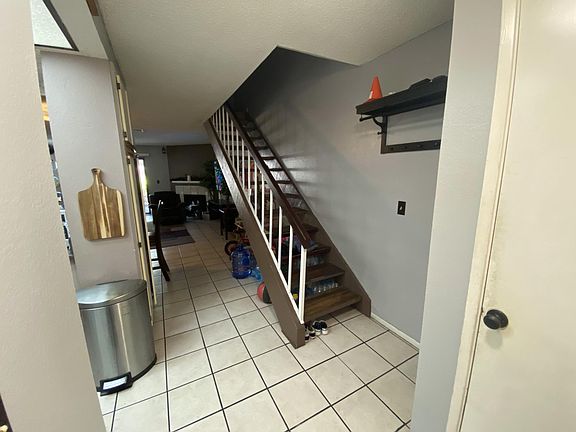 3rd image of 1010 S Palmetto Ave