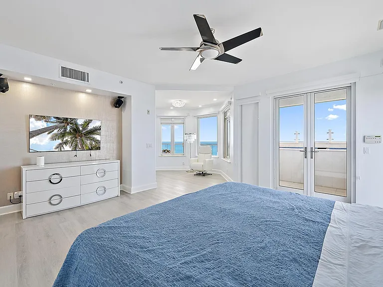 2070 N Ocean Blvd #Penthouse 4 — Photo 21